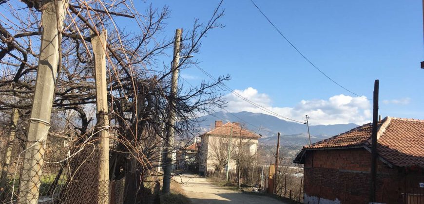 Къща за продажба около Сандански