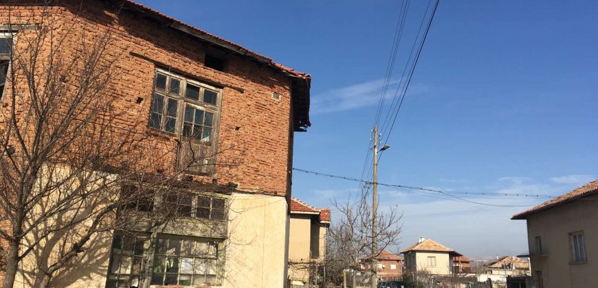 Къща за продажба около Сандански