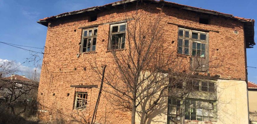 Къща за продажба около Сандански