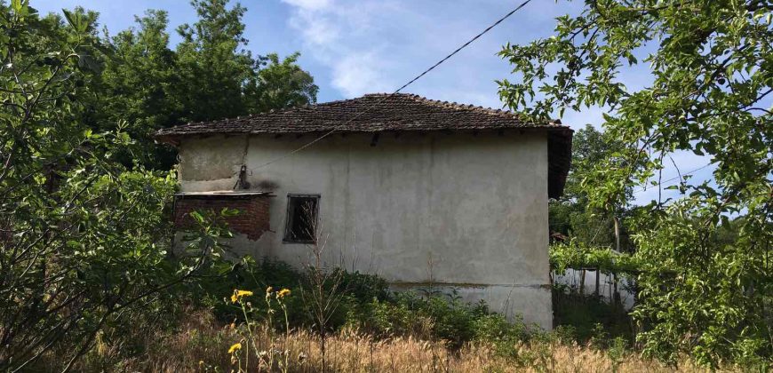 Продается дом в деревне в 10 км. из города Сандански.