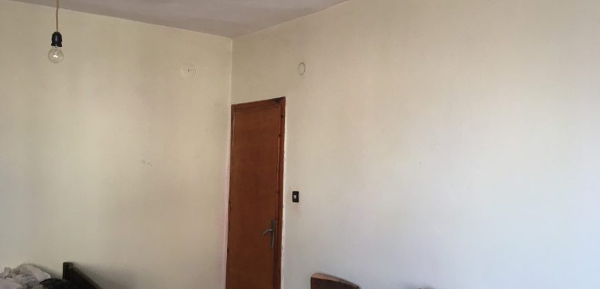 Продава къща около Сандански.