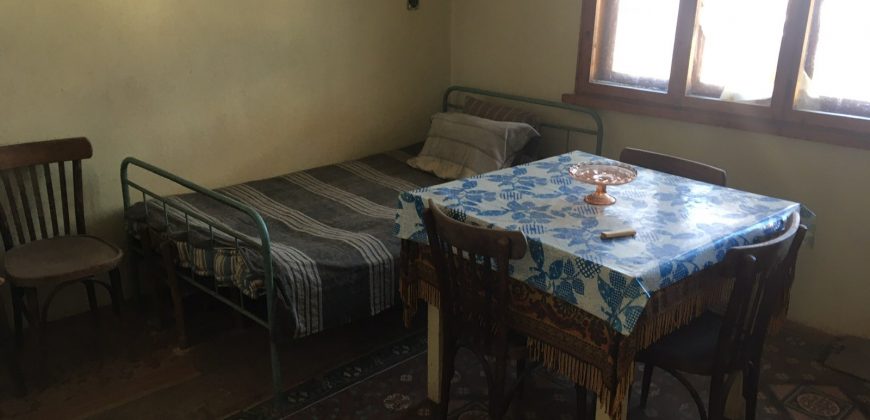 Продава къща около Сандански.
