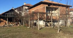 Продава къща около Сандански.