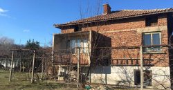 Продава къща около Сандански.