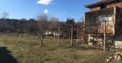 Продава къща около Сандански.