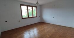 Продава етаж от къща в широкия център на гр.Сандански