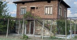 Предлагаем на продажу загородный дом в 10 километрах от города Сандански.
