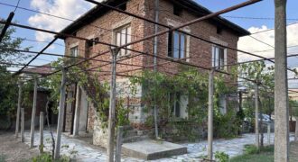 Предлагаме за продажба селски имот на 10 километра от гр. Сандански.