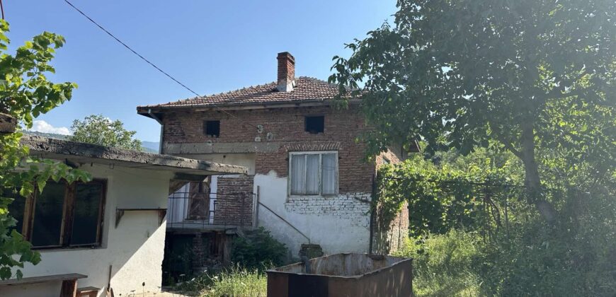 Продаётся дом недалеко от Сандански.