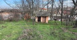 Парцел със сграда за продажба в село Марикостиново, община Петрич