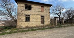 Парцел със сграда за продажба в село Марикостиново, община Петрич