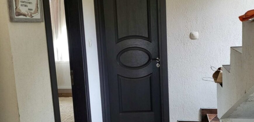 Продается двухэтажный дом в муниципалитете Сандански.