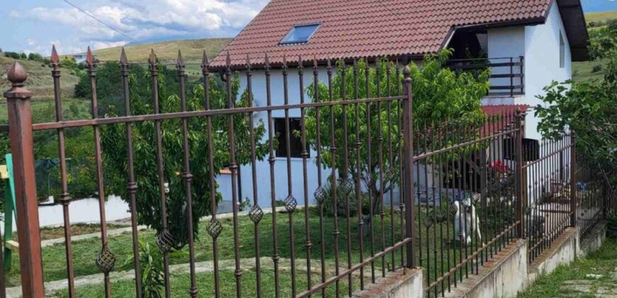 Двуетажна къща за продажба в община Сандански