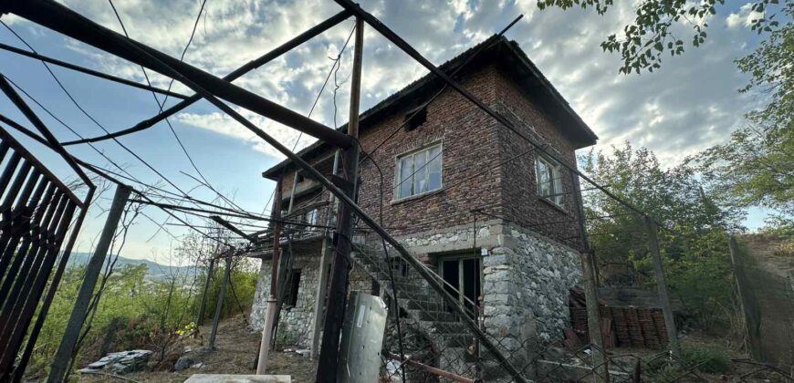 Продава къща в Община Струмяни.