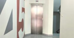 Полностью меблированная трехкомнатная квартира в центре Сандански.