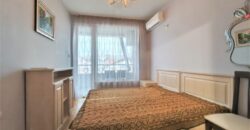 Полностью меблированная трехкомнатная квартира в центре Сандански.