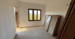 Едноетажна масивна къща с голям двор и лозе в община Петрич