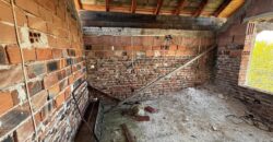 Едноетажна масивна къща с голям двор и лозе в община Петрич